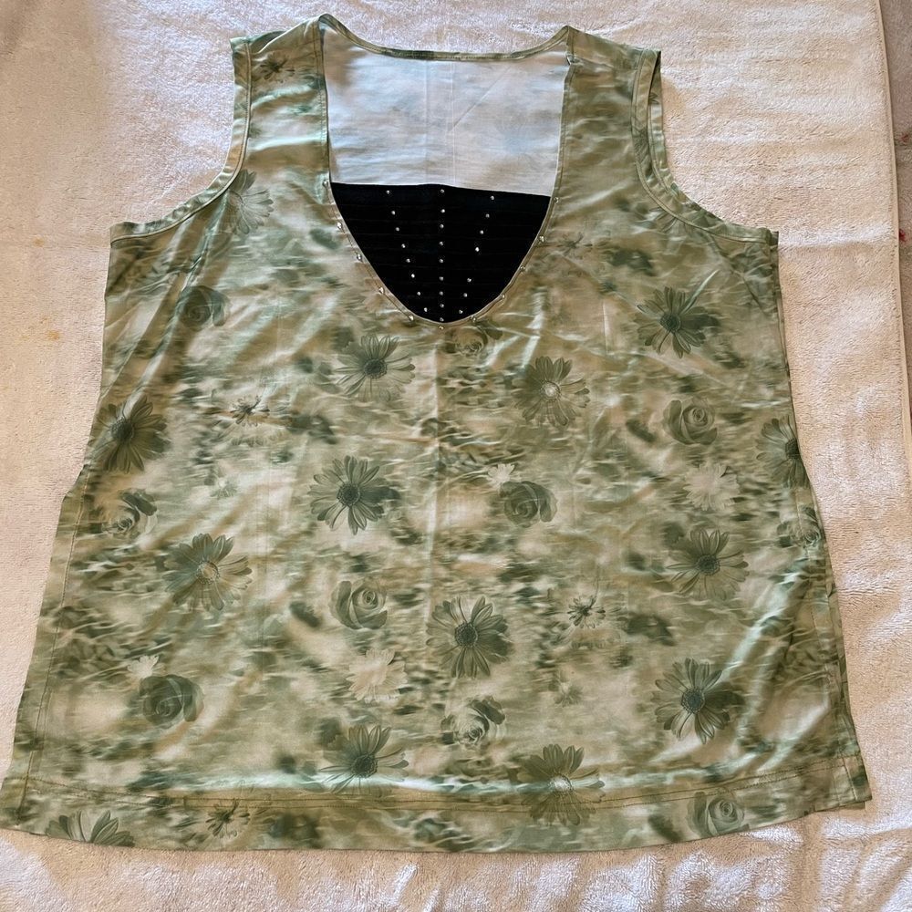 Green and Black sleeveless shell blouse - Picture 2 of 7